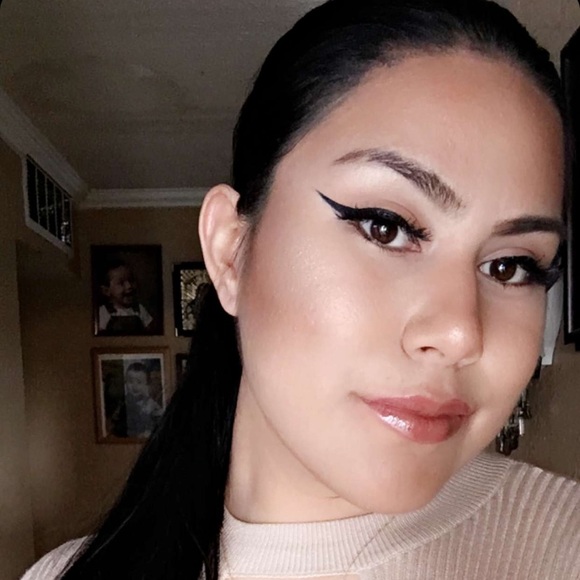 Meet your Posher, Izabel - Picture 1 of 1